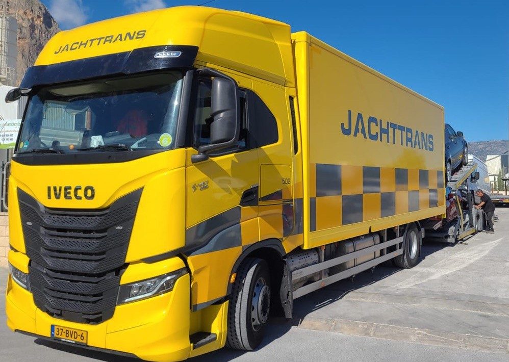 Gesloten Jachttrans bakwagen voor goederentransport en verhuizingen